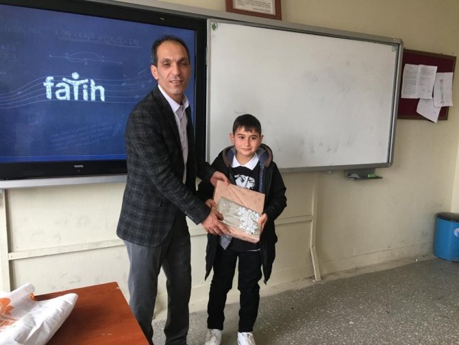 İstiklal Marşını en güzel okudu ödülü kaptı