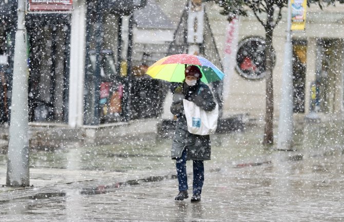 Sakarya ve Kocaeli'de kar yağışı etkili oluyor
