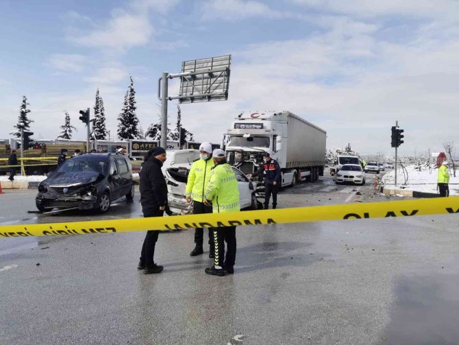 kontrolden çıkan tır 7 aracı biçti:  1 ölü, 11 yaralı