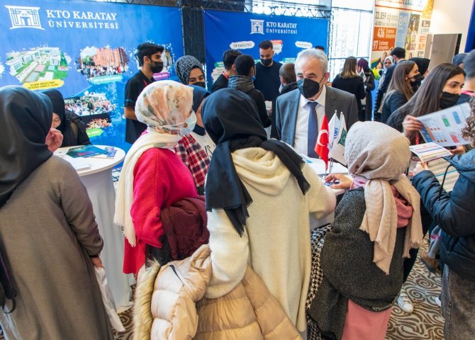 KTO Karatay Üniversitesi tanıtım günlerinde üniversite adaylarıyla buluştu