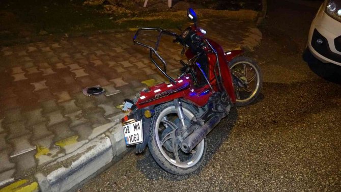 Otomobil ile motosiklet çarpıştı: 1 yaralı