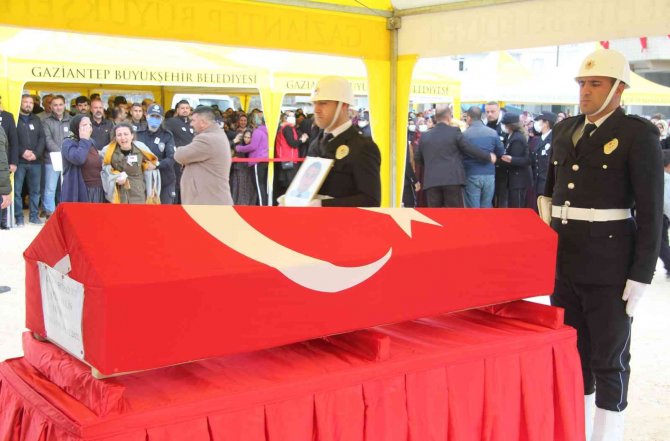 Şehit polis memuru  gözyaşlarıyla defnedildi