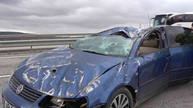 Takla atan otomobil ters yönde 200 metre sürüklendi: 2 ağır yaralı