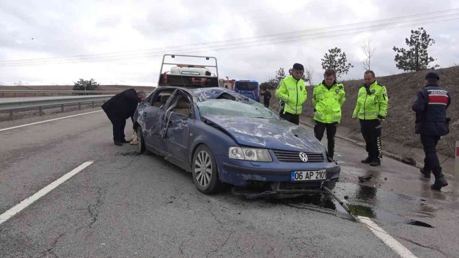 Takla atan otomobil ters yönde 200 metre sürüklendi: 2 ağır yaralı