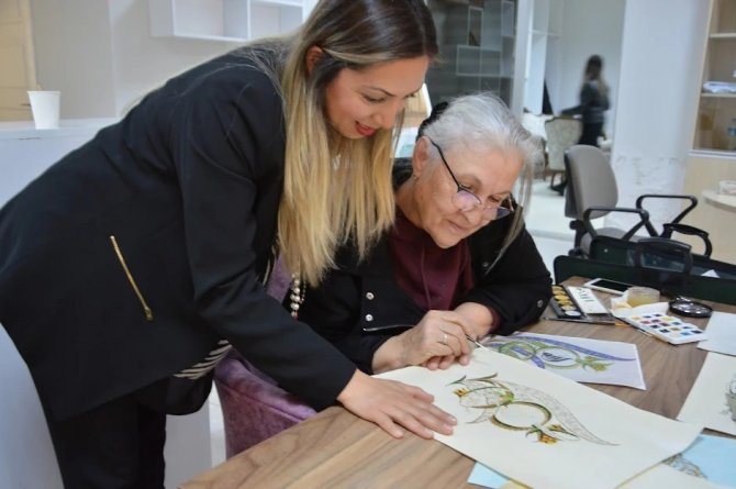 Tezhip sanatı kursuna yoğun ilgi