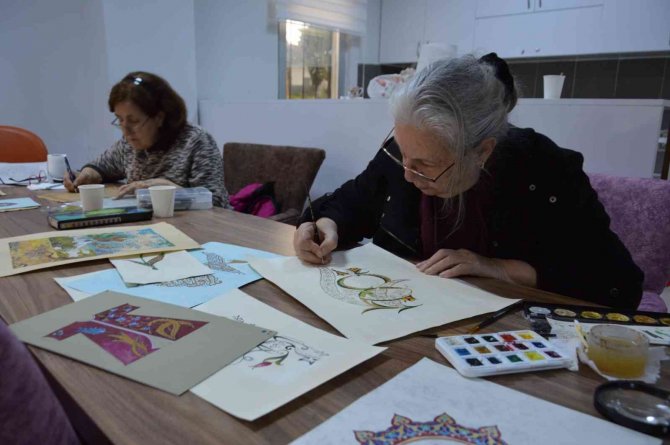 Tezhip sanatı kursuna yoğun ilgi