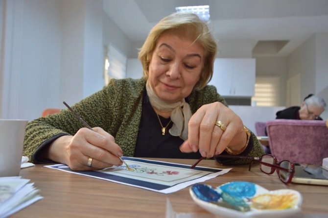 Tezhip sanatı kursuna yoğun ilgi