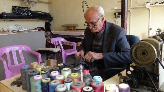 Yarım asırlık terzi mesleğini sürdürüyor