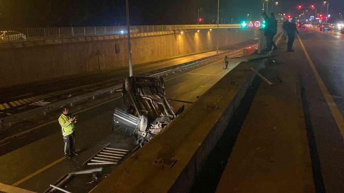 Yoldan çıkan ticari araç alt geçide düştü: 4 yaralı