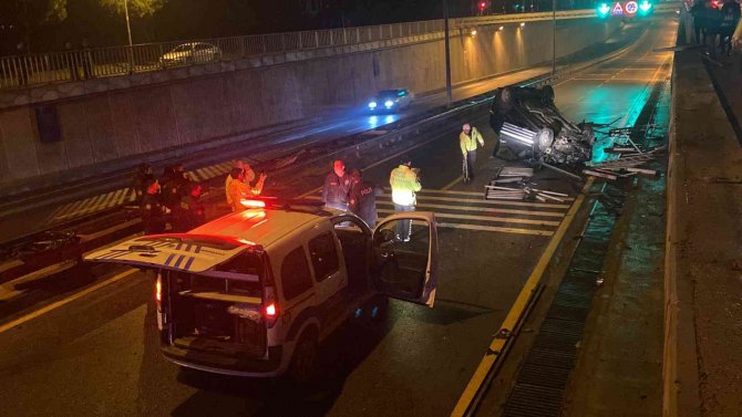 Yoldan çıkan ticari araç alt geçide düştü: 4 yaralı