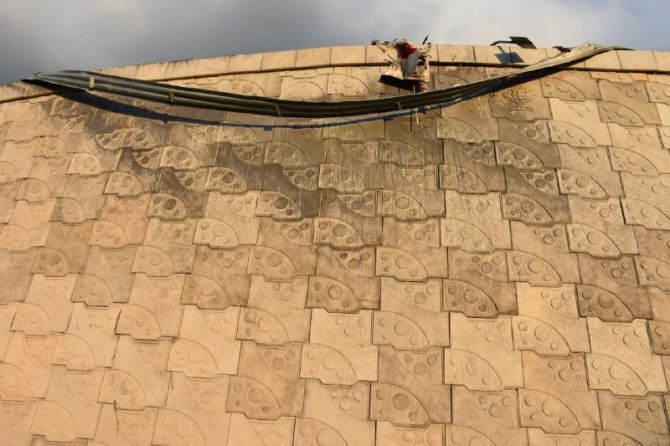 20 metre yükseklikten düşen kamyonun sürücüsü hayatını kaybetti