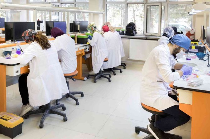 Atatürk Üniversitesinde yüz yüze eğitim devam ediyor