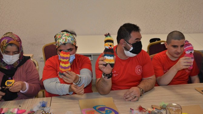 Görme engelli Emre'yi babaannesinin fedakarlığı hayata bağlıyor