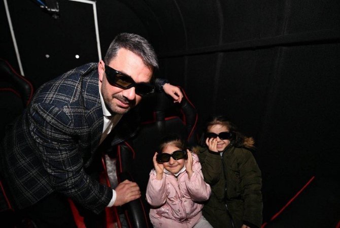 Başkan Çetin öğrencilerle birlikte uzay yolculuğuna çıktı