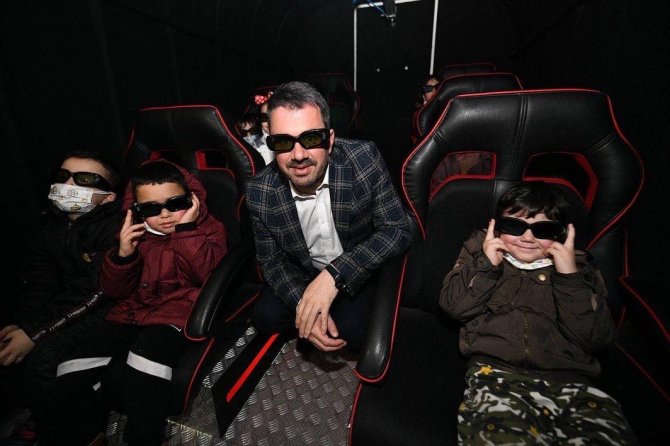 Başkan Çetin öğrencilerle birlikte uzay yolculuğuna çıktı