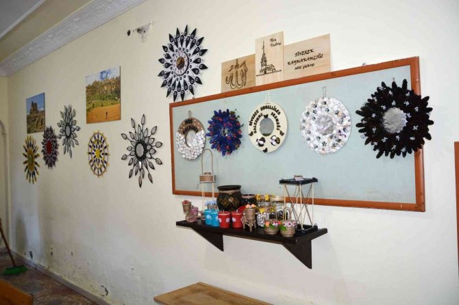 Engelliler ücretsiz kurslarla topluma kazandırılıyor