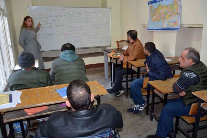 Engelliler ücretsiz kurslarla topluma kazandırılıyor