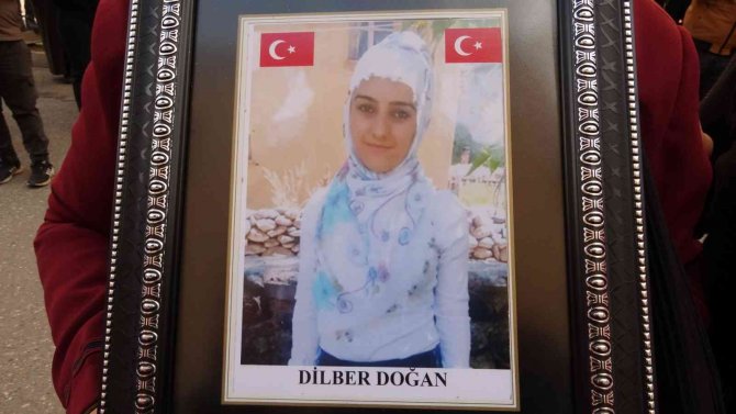 Evlat nöbetinde olan aileler direndikçe sayıları artıyor