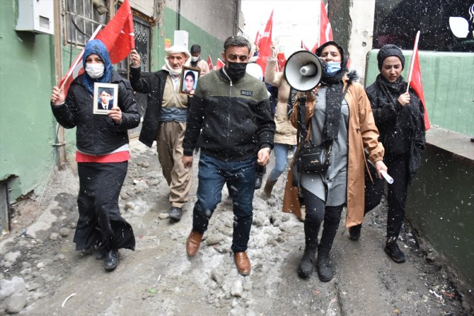 Terör mağduru aileler HDP İl Başkanlığı önündeki eylemini sürdürdü