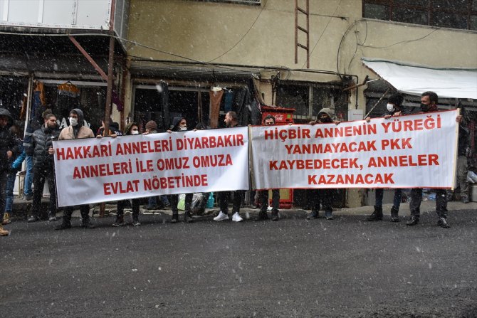 Terör mağduru aileler HDP İl Başkanlığı önündeki eylemini sürdürdü