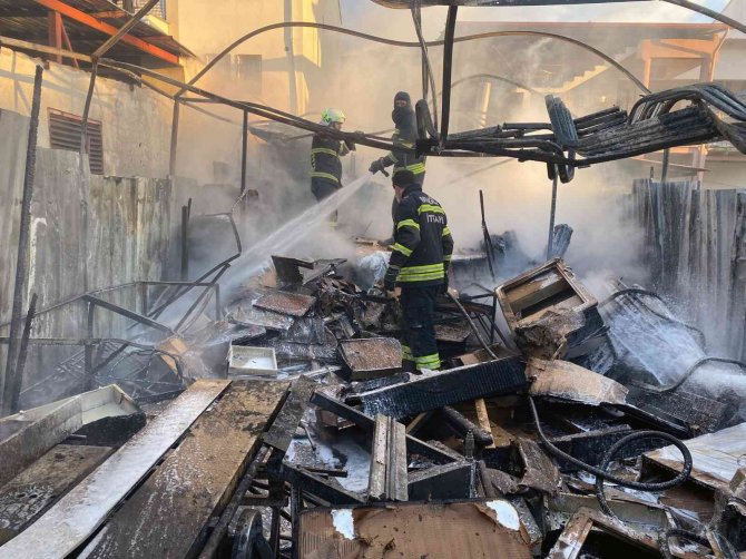 Fethiye’de mobilya atölyesi yandı
