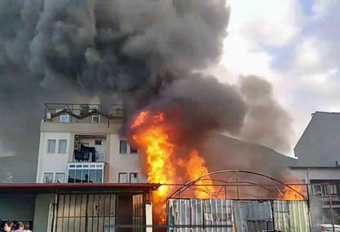 Fethiye’de mobilya atölyesi yandı