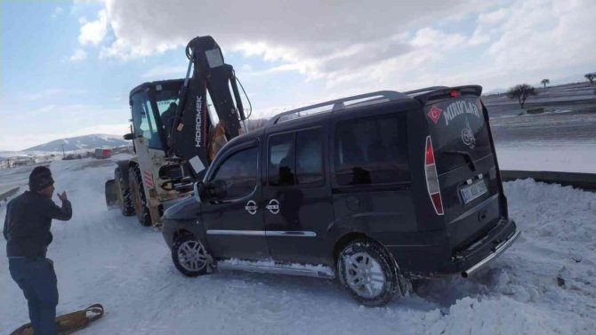 Konya'da kapanan yollarda mahsur kalan araçlar için seferberlik