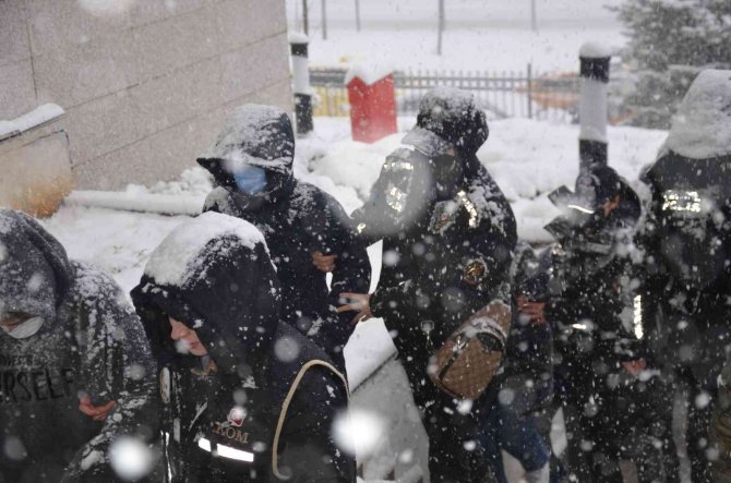 Usulsüz engelli raporu sağlayan 67 şüpheli adliyeye sevk edildi