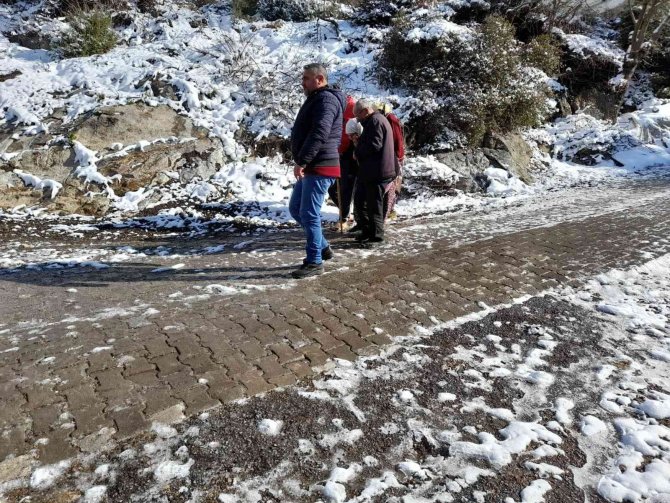 Yaşlı kadının imdadına belediye yetişti