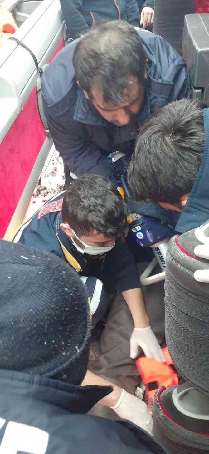 Yolcu otobüsü devrildi: 12 yaralı