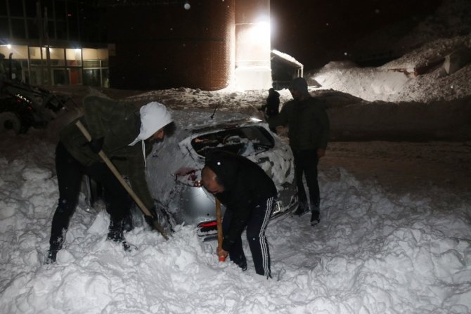 7 otomobilin üzerine çığ düştü!