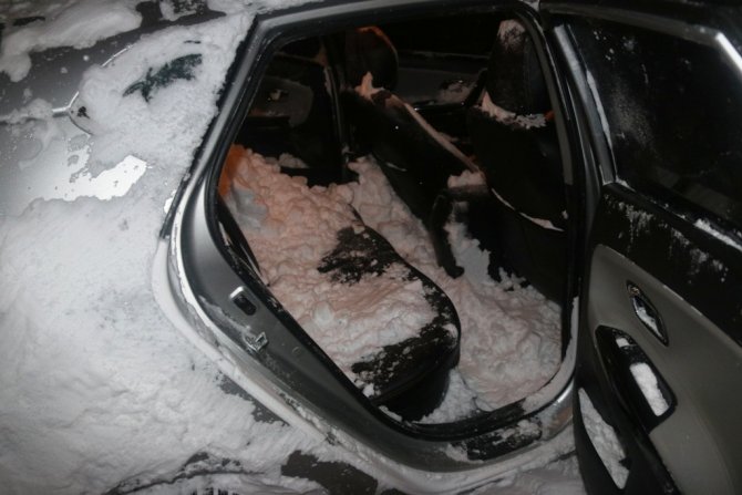 7 otomobilin üzerine çığ düştü!