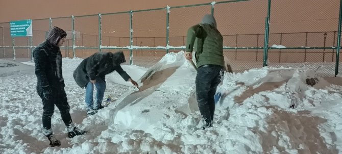 7 otomobilin üzerine çığ düştü!