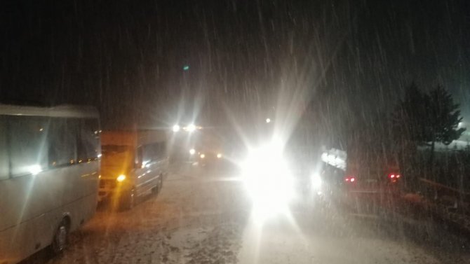 Antalya-Konya karayolu araç trafiğine kapatıldı