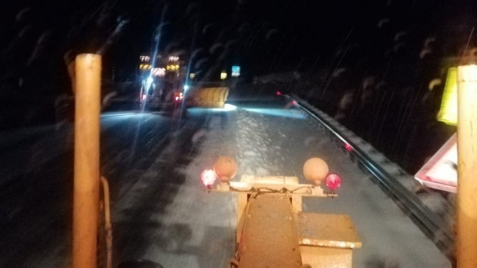 Antalya-Konya karayolu araç trafiğine kapatıldı