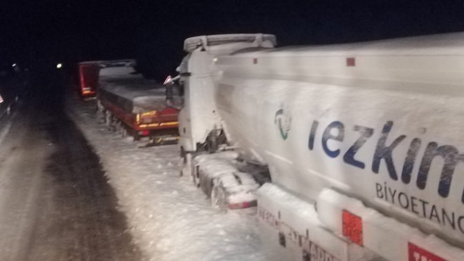 Antalya-Konya karayolu araç trafiğine kapatıldı