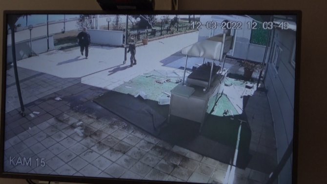 Çay ocağı ve tuvaleti yakan çocukların pişkinliği ’pes’ dedirtti