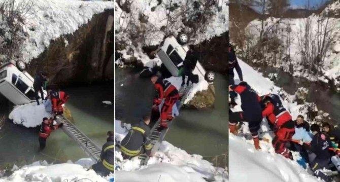 Dereye uçan otomobildekilerin imdadına itfaiye ekipleri yetişti