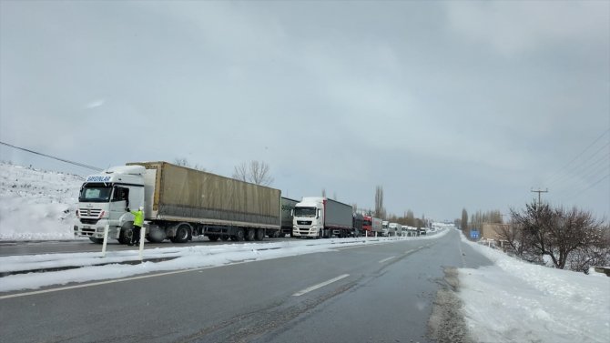 Karaman'da kar yağışı