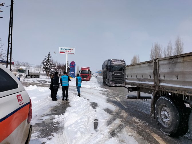 Karaman'da kar yağışı