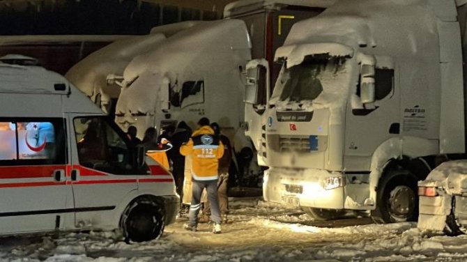 Kayıp olarak aranıyordu 30 saat sonra tırın içinde ölü bulundu