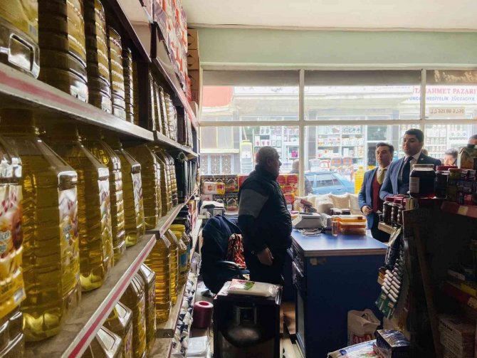 Marketlerin depoları denetlendi