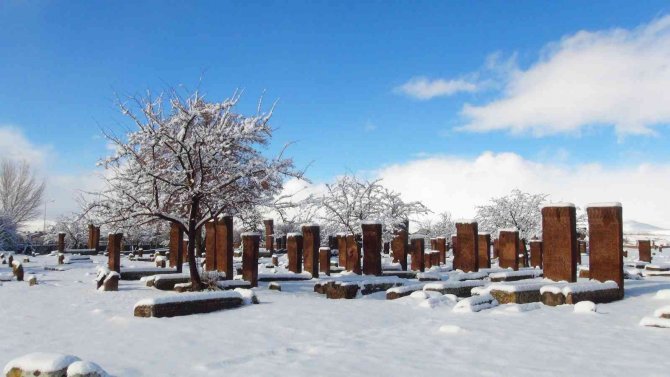 Mart karı, tarihi mekanlarda kartpostallık görüntüler oluşturdu