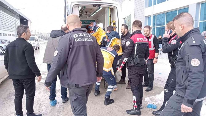 Olimpik havuzda boğulma tehlikesi geçiren vatandaşın hayati tehlikesi sürüyor