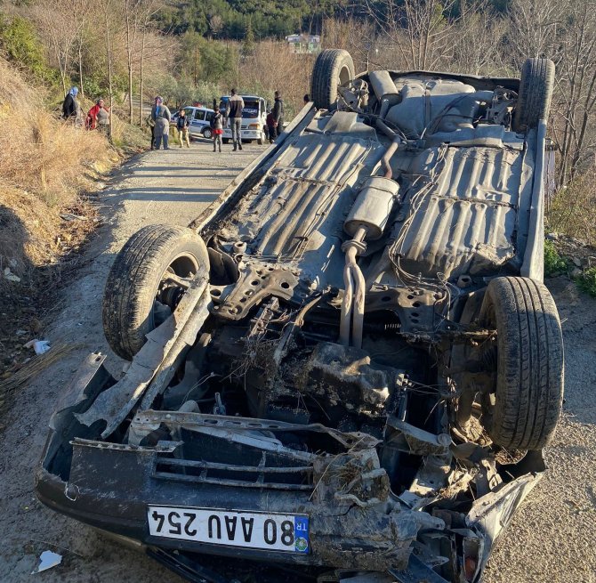 Seyir halindeki otomobil takla attı: 2 yaralı