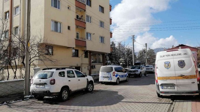 Tartıştığı eşini silahla bacağından vurdu