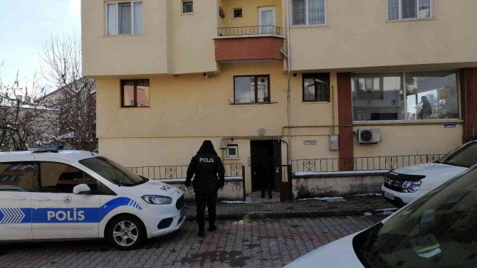 Tartıştığı eşini silahla bacağından vurdu