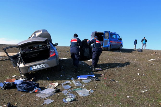 Sivas'ta şarampole devrilen otomobilin sürücüsü yaralandı