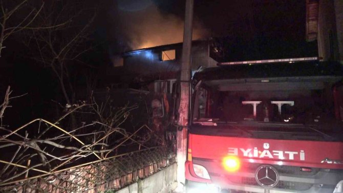 4 kişilik ailenin yaşadığı ev alevlere teslim oldu