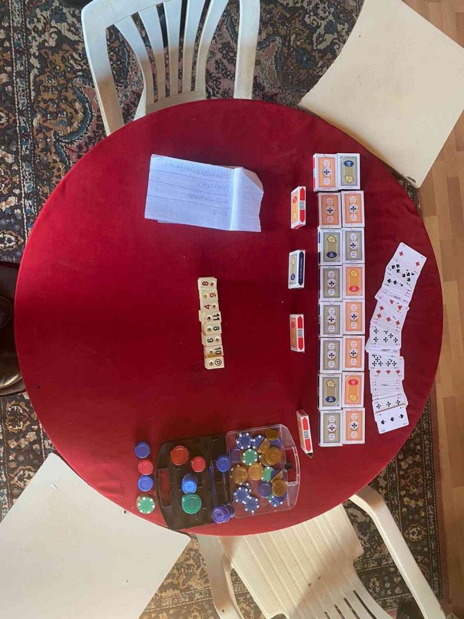 Antalya’da kumar baskınında 12 bin 733 TL para cezası